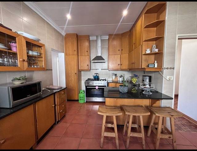 4 BEDROOM HOUSE FOR SALE IN FLORIDA GLEN